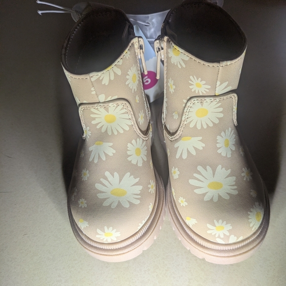 Target Tan and White Floral Boots - Picture 1 of 4